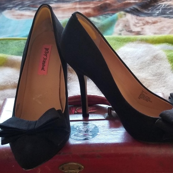 Betsey Johnson Classic Black Suede Bow Pumps Size 10 - Picture 4 of 8